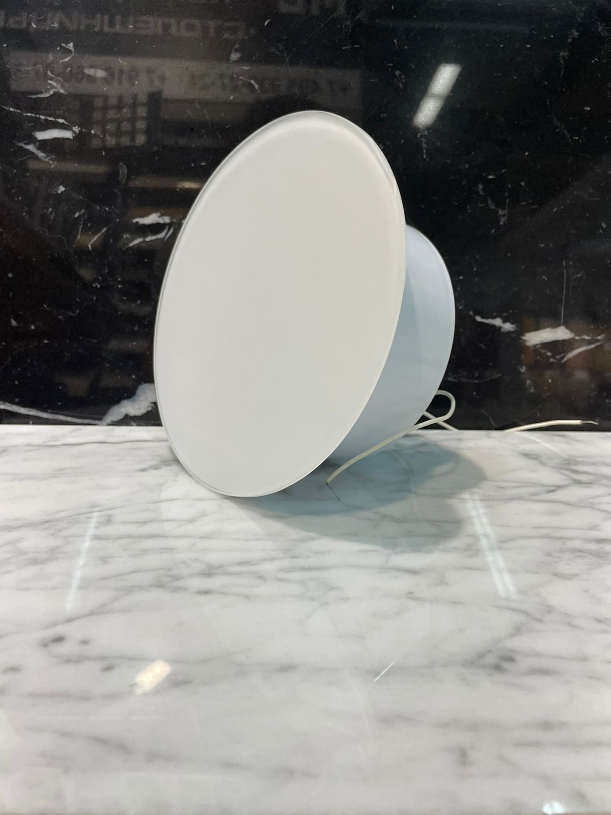 Тонкий бесшумный вытяжной вентилятор для ванной Mmotors ММР 120 глянцевое стекло круг белый