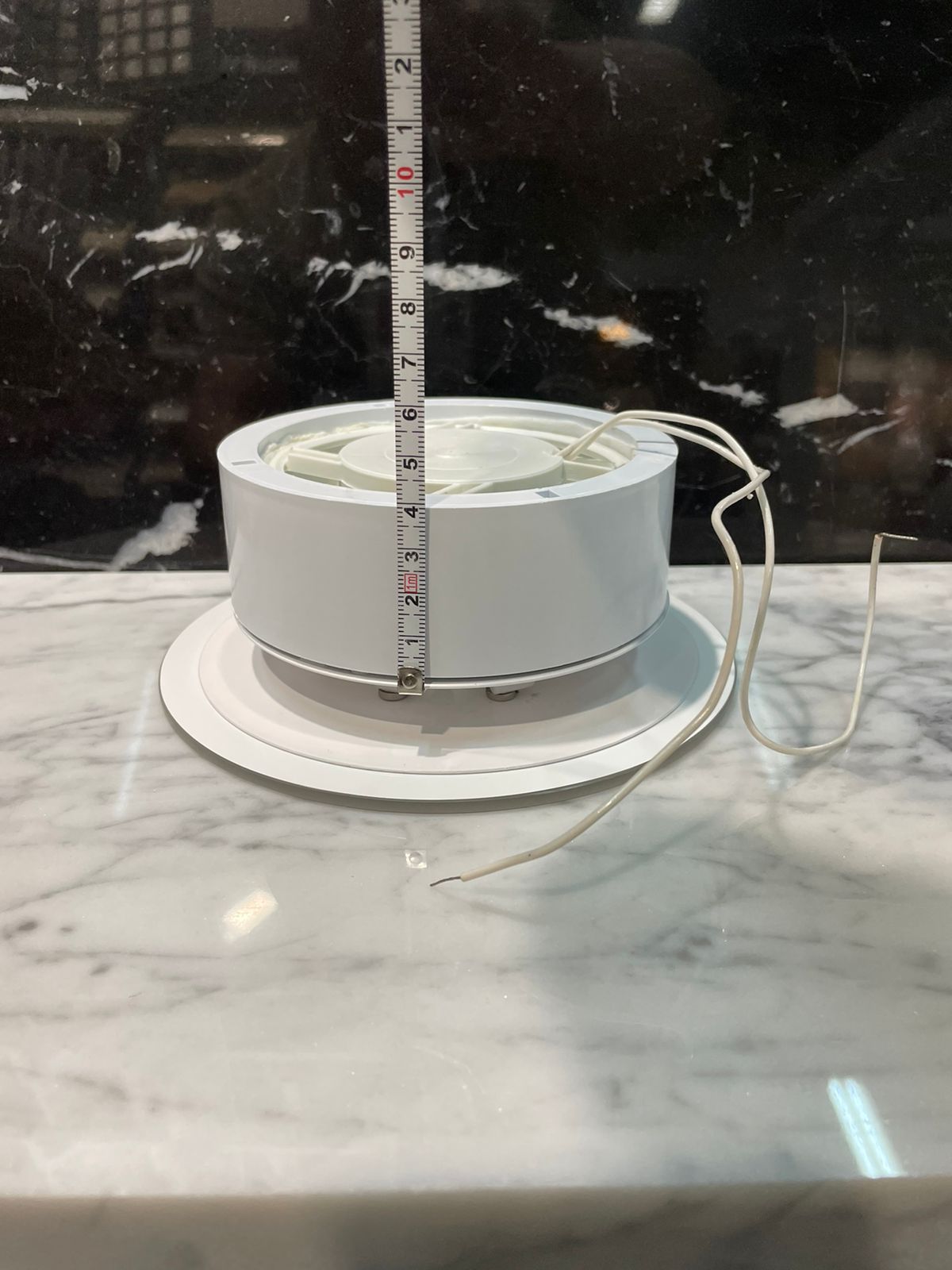 Тонкий бесшумный вытяжной вентилятор для ванной Mmotors ММР 120 глянцевое стекло круг белый